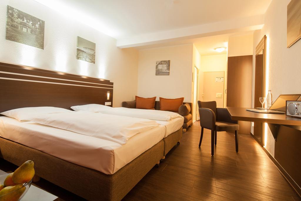 Hotel Am Stern Brühl Esterno foto